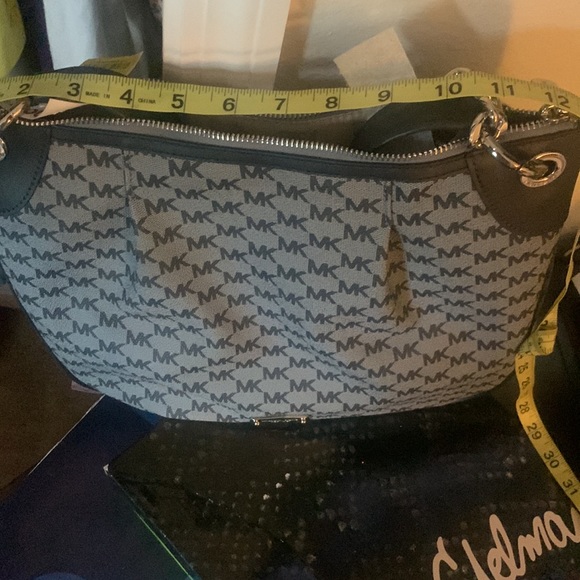 MIchael Kors purse - Picture 12 of 12